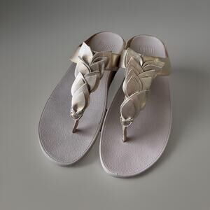 Fitflop Leather Leaf Sandals Women’s Size 9 Pink & Rose Gold Feminine Coquette